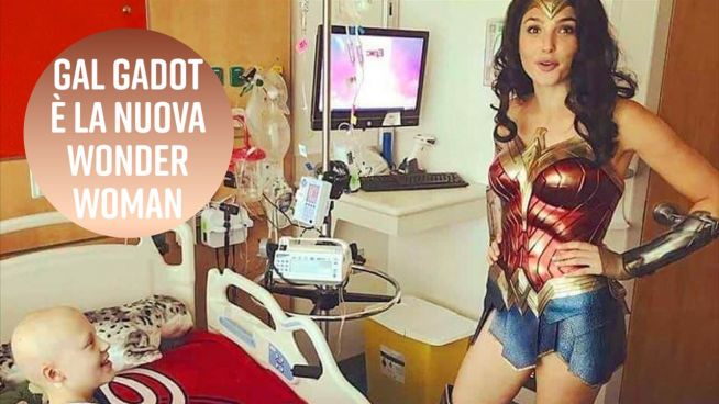 Gal Gadot ha portato Wonder Woman dai bimbi in ospedale