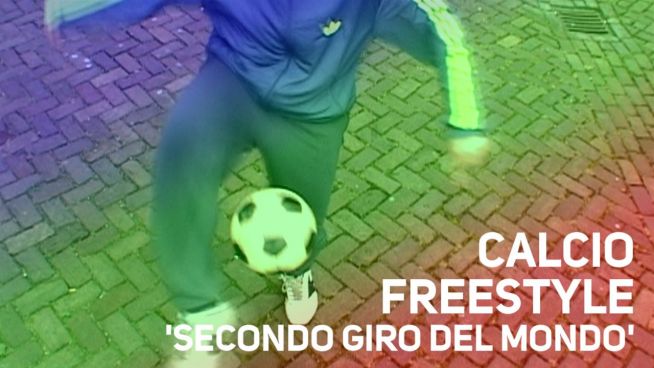 Calcio freestyle in 60 secondi: Giro del Mondo doppio